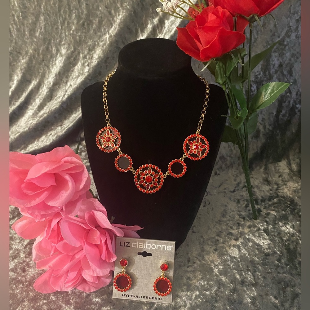 💋🌹 NWT!! RARE FIND! LIZ CLAIBORNE MEDALLION JEWELRY SET 🌹💋